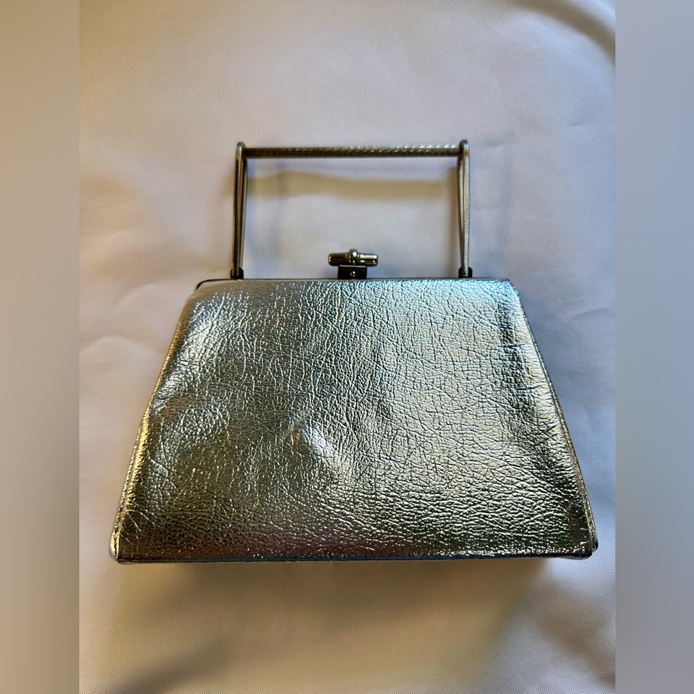Vintage Elegant Silver Kisslock Clutch with Purse Frame Handle